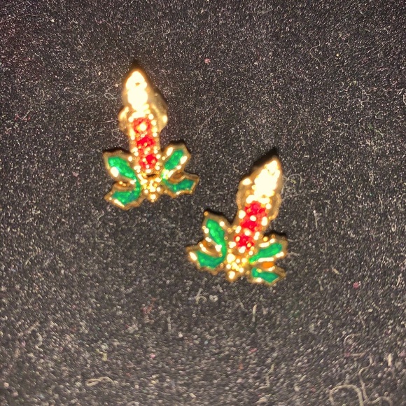 A set of Candles burning in a bed of ivy earrings - Picture 1 of 3